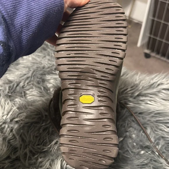 **SOLD ON EBAY**UGG Adirondack ll waterproof women’s green & brown snow boots - Picture 4 of 10